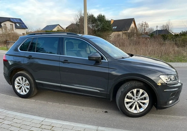 Volkswagen Tiguan cena 90900 przebieg: 98226, rok produkcji 2018 z Orzesze małe 781